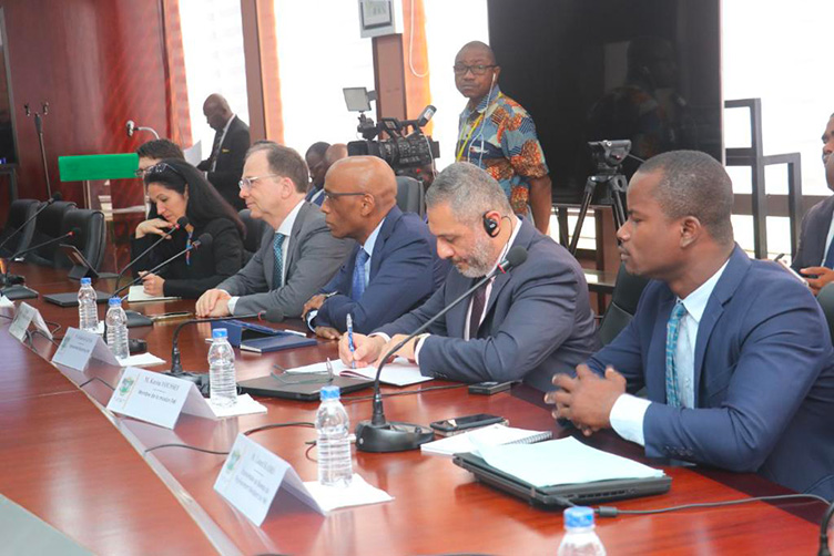 Mission de visite des Services du Département Afrique du FMI en Côte d’Ivoire / Le Ministre Adama Coulibaly : « A moyen terme (2023-2025), le taux de croissance moyen est projeté à 7,2% et l’inflation devrait être maitrisée en dessous de la norme communau